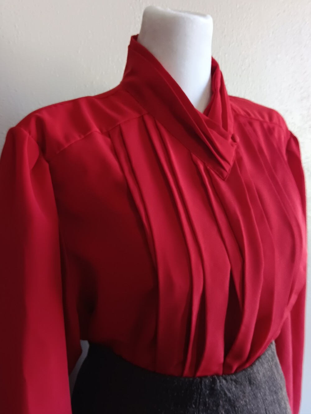 Rockabilly Mod Vintage Red Pleated High Neck Button Up Women’s Blouse Size 18